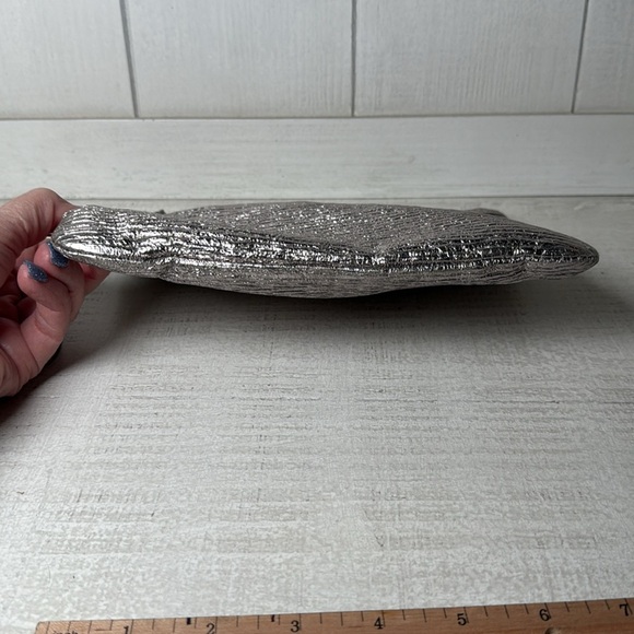 Stella & Dot Quilted Silver Wrist Clutch - Picture 5 of 12